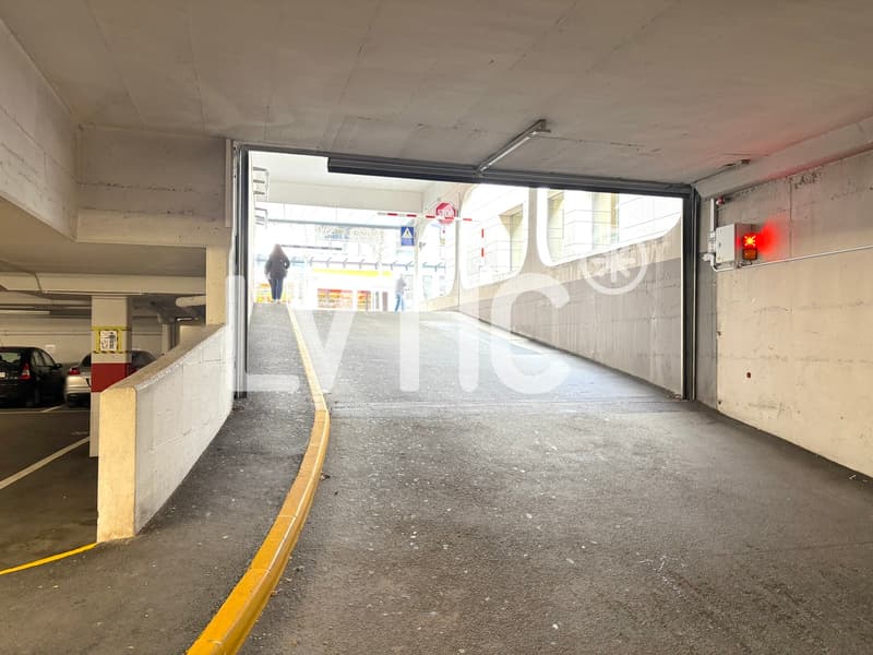Locaux, cabinets, bureaux de 600 m2 divisibles à louer à Martigny (7)