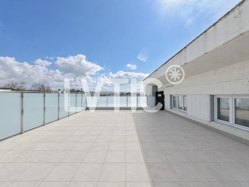 Locaux, bureaux de 230 m2 et terrasse de 70 m2 à louer à Yverdon (4)