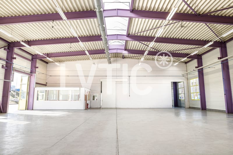 Atelier, dépôt, bureaux de 636 m2 à louer à Romont (3)