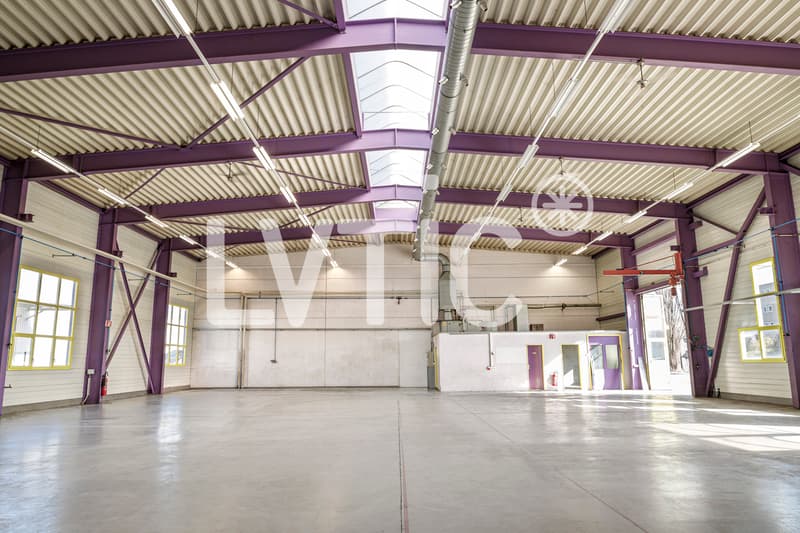 Atelier, dépôt, bureaux de 636 m2 à louer à Romont (2)