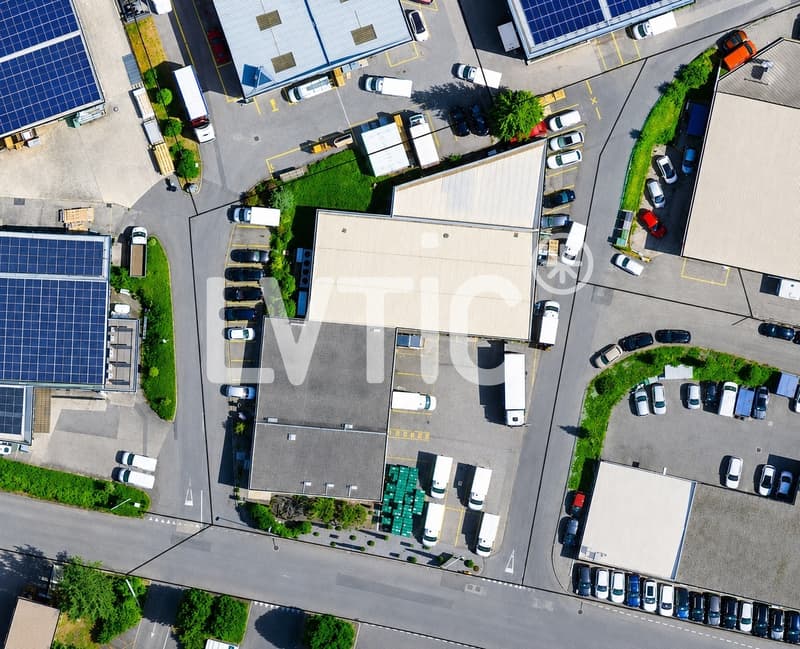 Bâtiment industriel de 1100 m2 à vendre à Villars-Sainte-Croix (3)