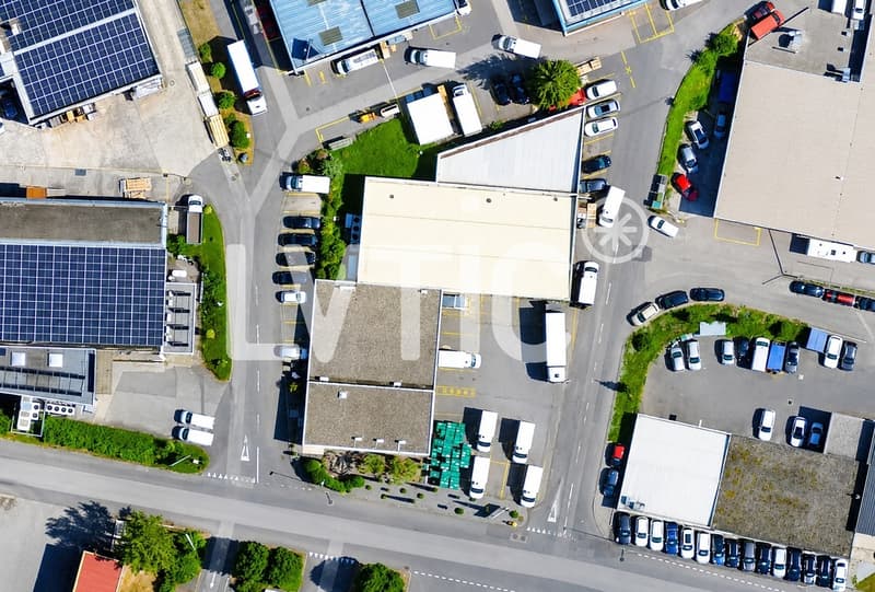 Bâtiment industriel de 1100 m2 à vendre à Villars-Sainte-Croix (5)
