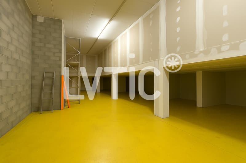 Dépôt, bureau, atelier de 469 m2 à louer à St-Légier (2)