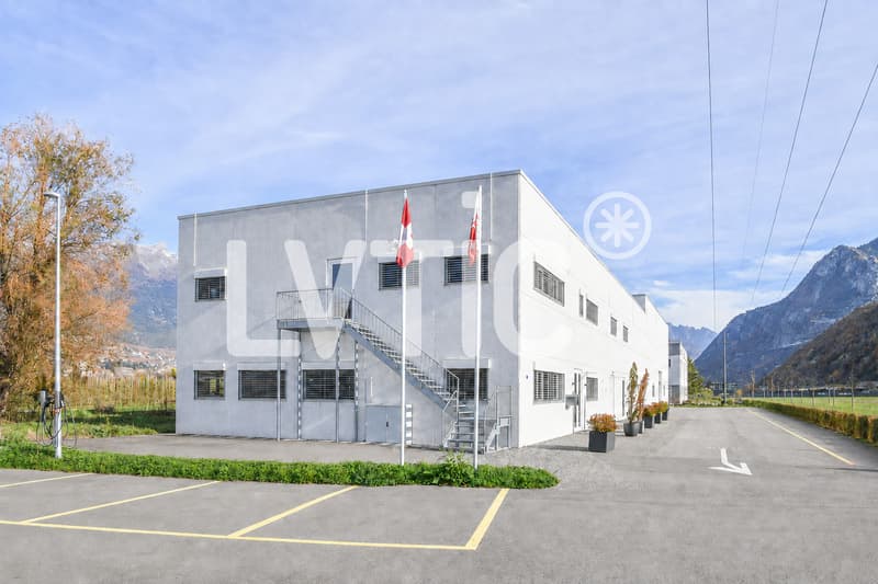 Bâtiment industriel de 1560 m2 à louer à Sierre (1)