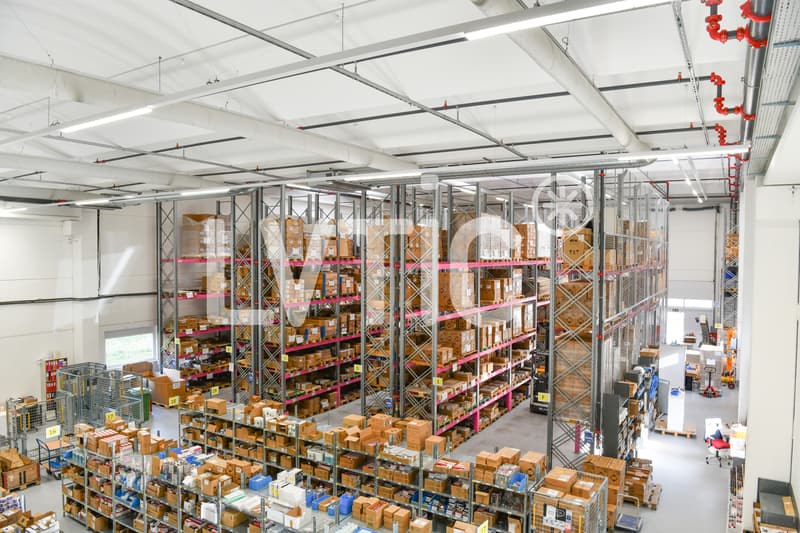 Bâtiment industriel de 1560 m2 à louer à Sierre (3)