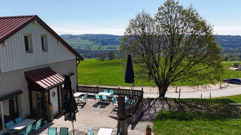 Immeuble avec restaurant et logements – Situation touristique à Vaulion (4)