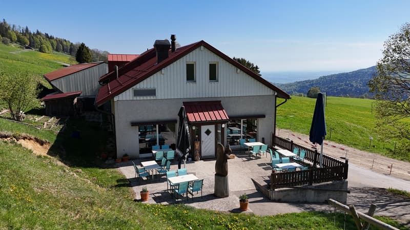 Immeuble avec restaurant et logements – Situation touristique à Vaulion (2)