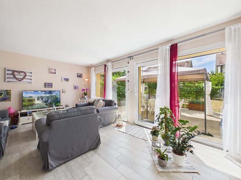 Villa familiale de 6.5 pièces avec jardin et deux terrasses à Echallens (2)