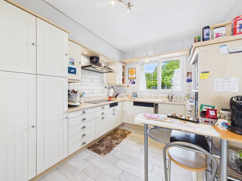Villa familiale de 6.5 pièces avec jardin et deux terrasses à Echallens (4)