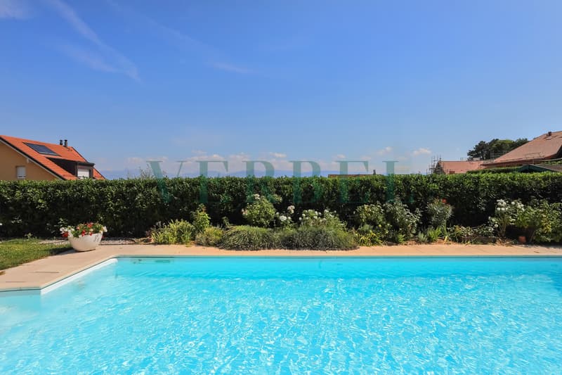 En exclusivité, villa jumelle avec piscine (1)