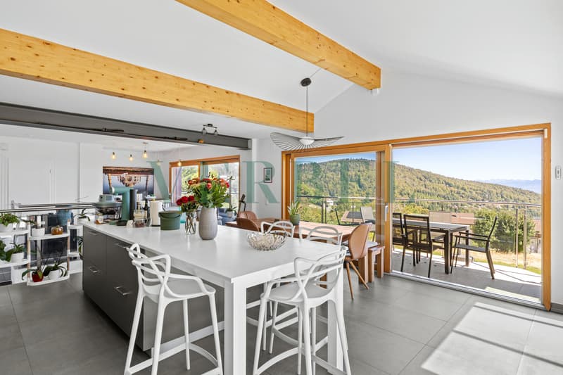 Villa-chalet : un cadre d'exception entre lac et montagnes (7)
