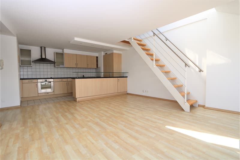 Appartement duplex en attique de 4,5 pièces avec balcon et terrasse en toiture aux Acacias (4)