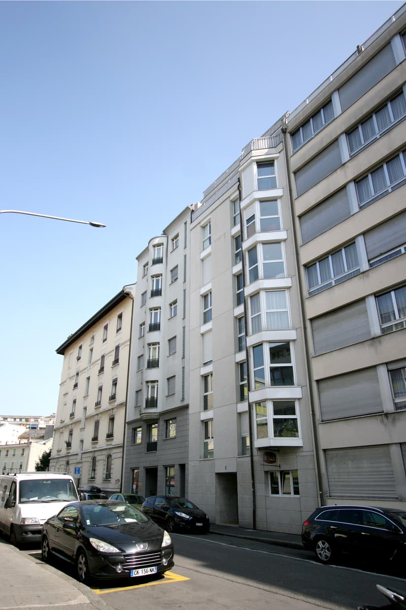 Appartement duplex en attique de 4,5 pièces avec balcon et terrasse en toiture aux Acacias (1)