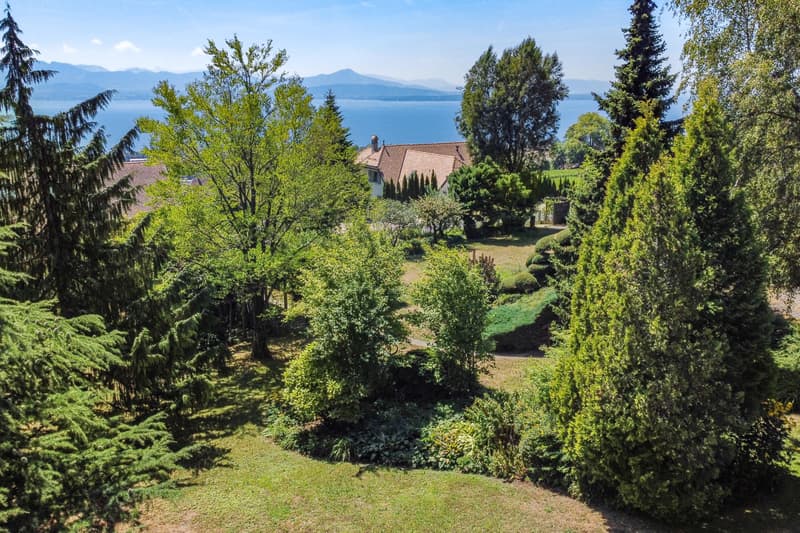 MAGNIFIQUE TERRAIN À CONSTRUIRE DE 1349 m2 EN ZONE VILLA, AVEC VUE LAC (4)