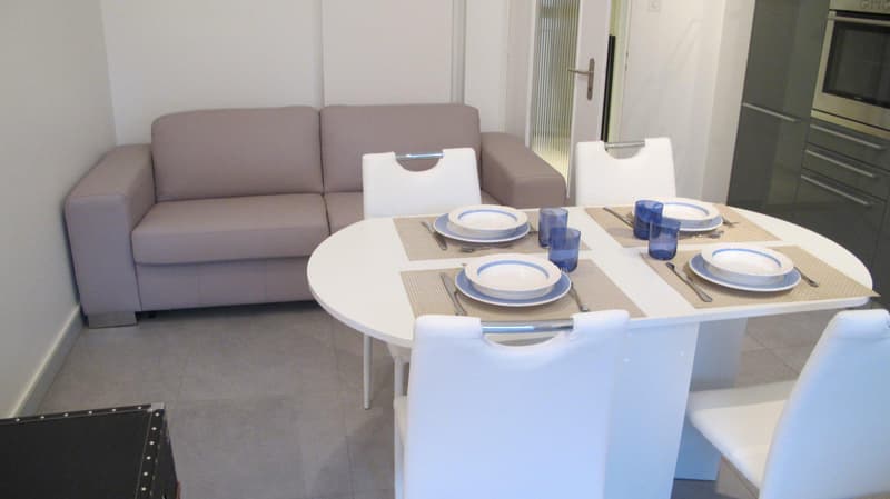 Beau studio meublé renové à Champel (6)