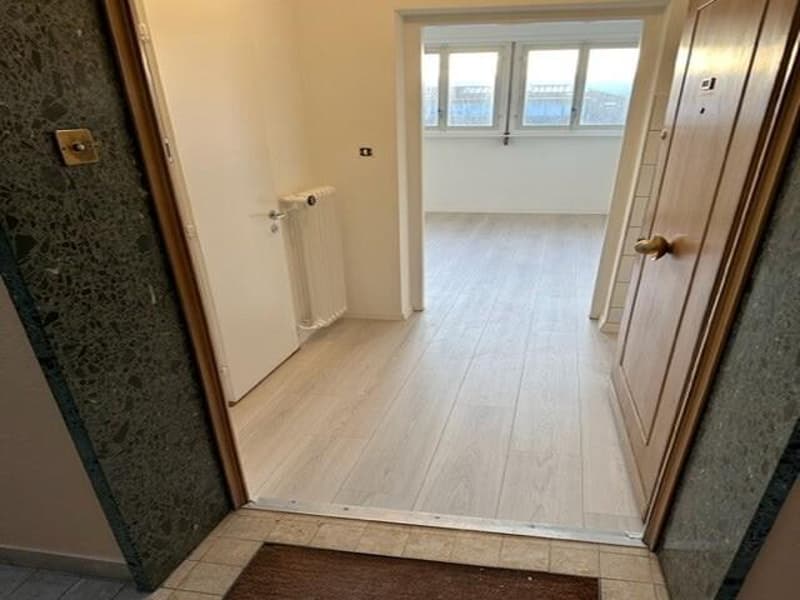 GRAND STUDIO EN ATTIQUE AU CENTRE DE FLORISSANT (3)