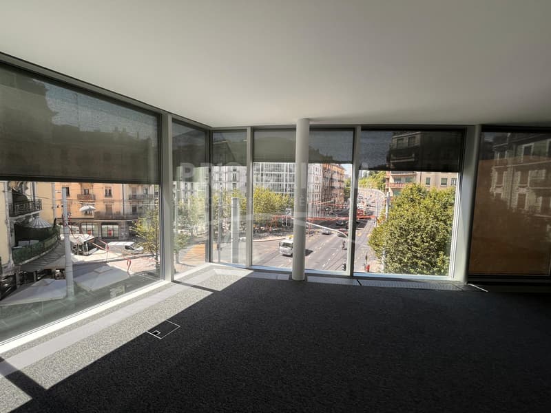 Secteur Jonction - Superbes bureaux de 100m2 - 3ème étage - Lumineux et climatisés - Places de pkg en option. (5)