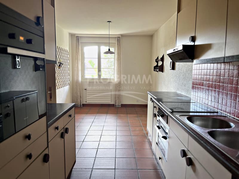 Nouveau - A rénover - Appartement de 5 pièces/145m2 avec grand balcon 8m2 - Cave + parking en sous-sol (1)
