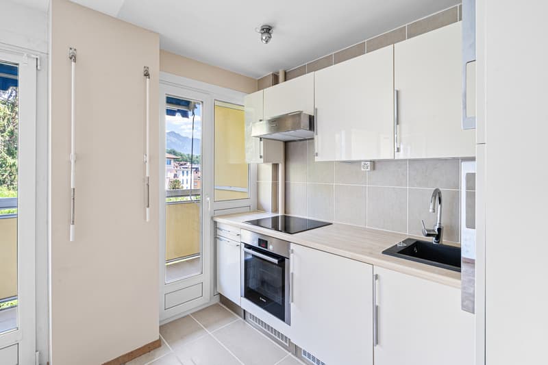 Studio rénové  Balcon ensoleillé  Vue dégagée (6)