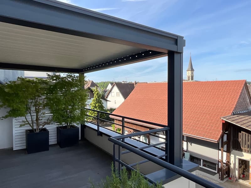 Appartement 4 pièces en attique avec terrasses, garage double, place de parking extérieure et ascenseur (4)
