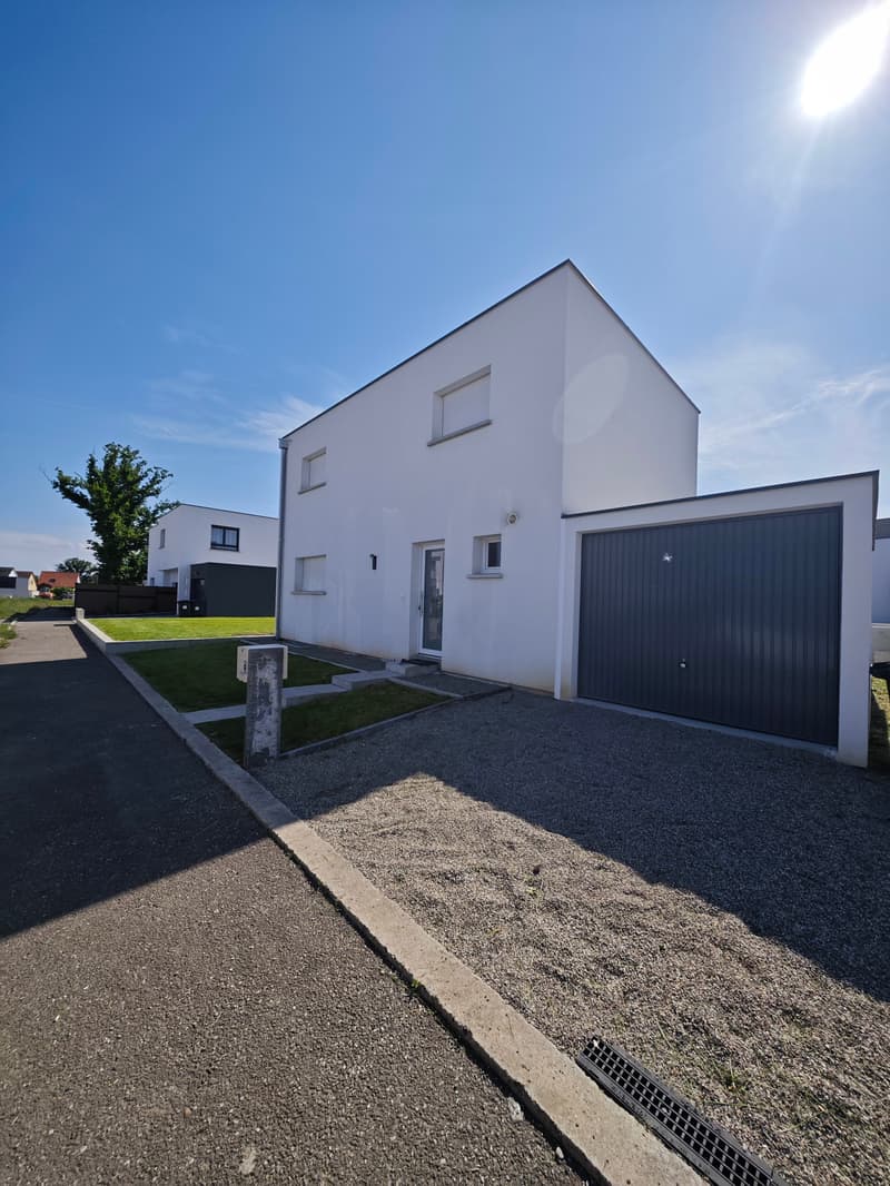 Maison contemporaine proche de la frontière Suisse (1)