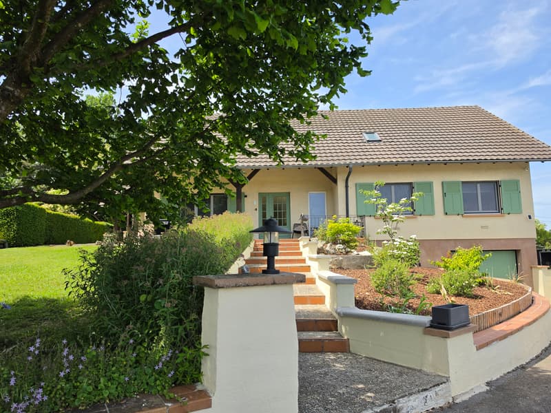 FISLIS Spacieuse maison rénovée avec 5 chambres, piscine et terrain de 18 ares (1)