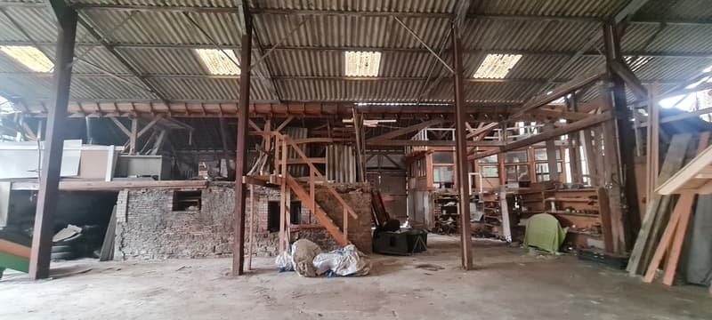 Ferme avec dépendances et hangar (9)