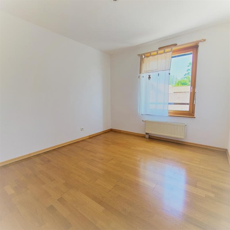 Spacieux F3 de 87m² au centre-village (8)