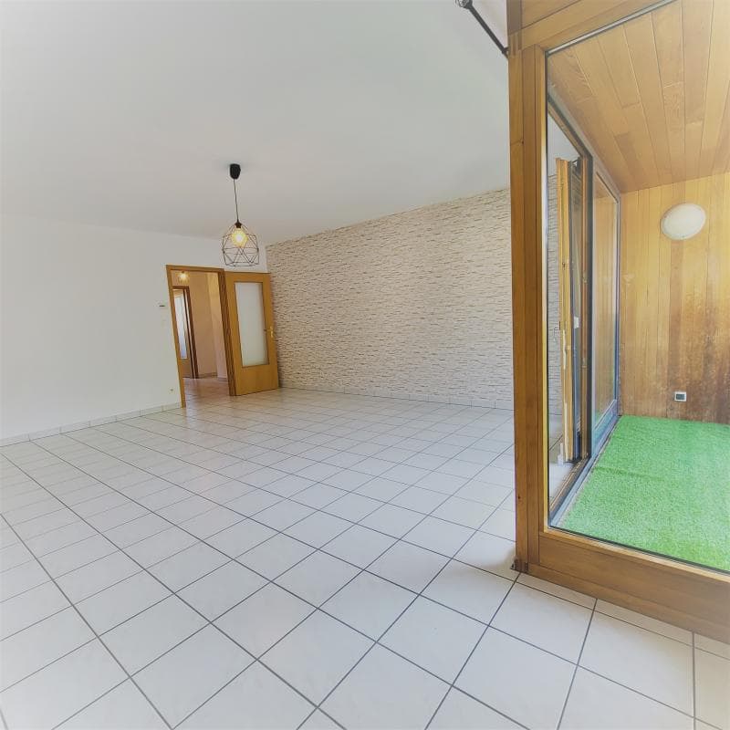 Spacieux F3 de 87m² au centre-village (3)