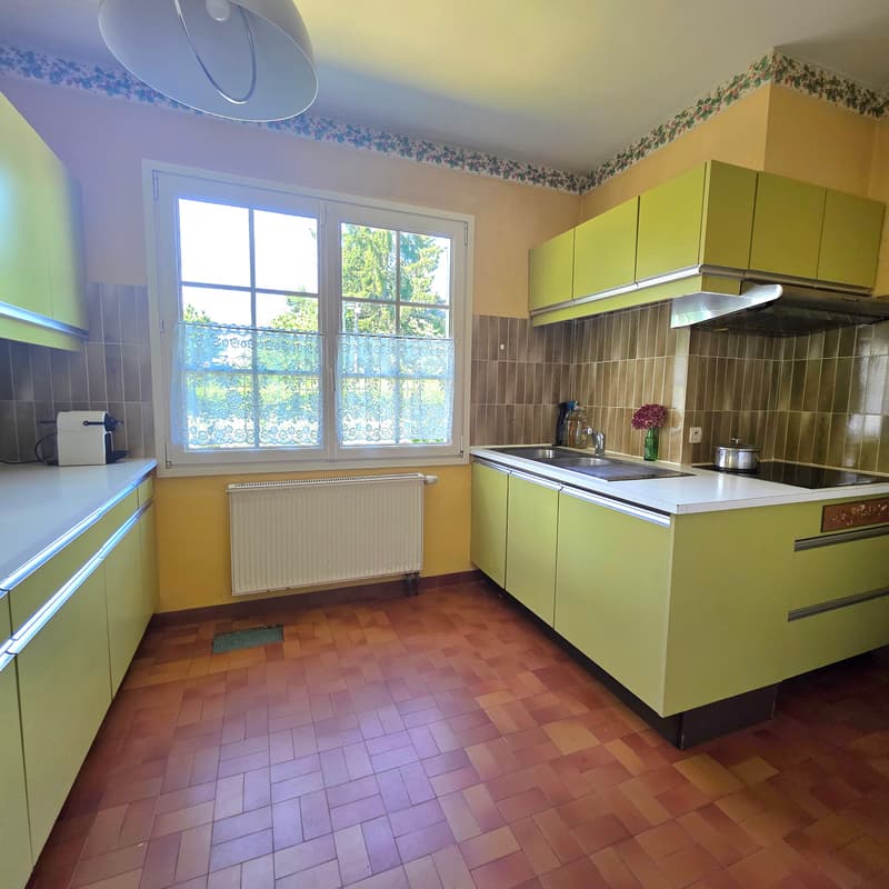 Maison de plain-pied dans un cadre verdoyant exceptionnel de 31 ares (8)
