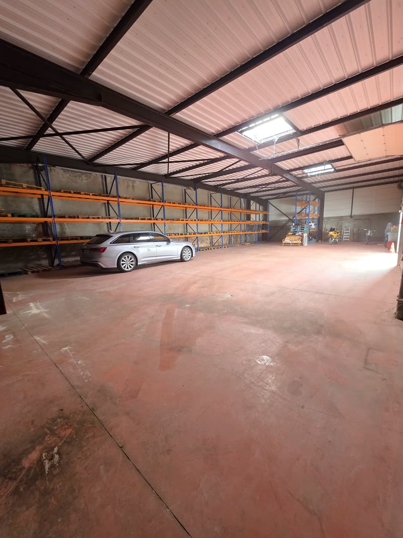 Hangar de stockage (2)