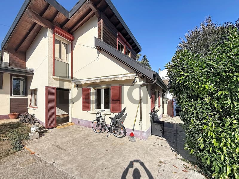 Villa mitoyenne de 7 pièces avec jardin à rénover (1)