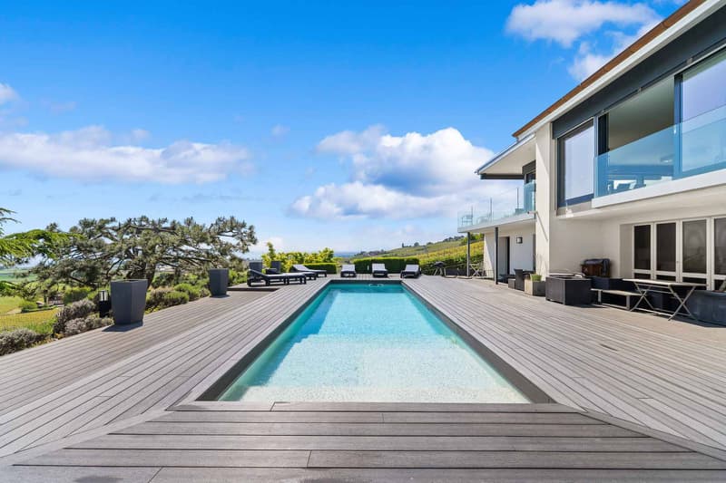 Exceptionnelle villa avec piscine et vue panoramique sur le lac (9)