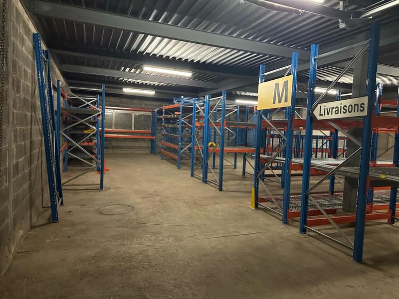 Dépôt de 263m2 à louer au centre de Cernier (4)