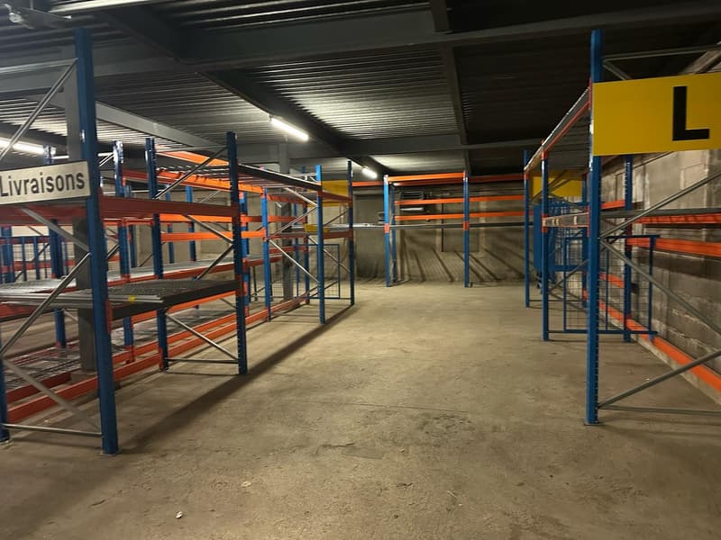 Dépôt de 263m2 à louer au centre de Cernier (3)
