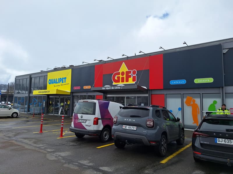 Surface commerciale à louer - idéalement située à La Chaux de Fond (2)
