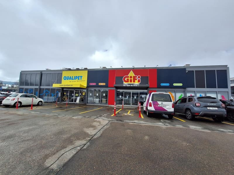 Surface commerciale à louer - idéalement située à La Chaux de Fond (3)