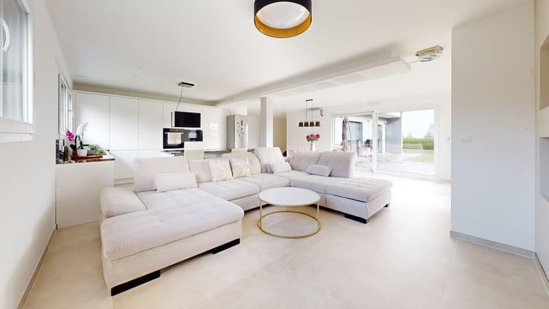 Modern single-storey house with high-end finishes and open views (2)