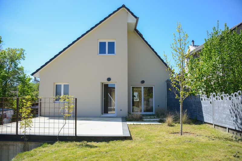 Einfamilienhaus in Buschwiller. 179 m², 6 Zimmer, 4 Schlafzimmer. (1)