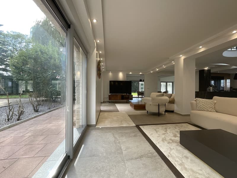 Außergewöhnliche Villa mit Gästehaus, Wellnessbereich und großem Park (21)