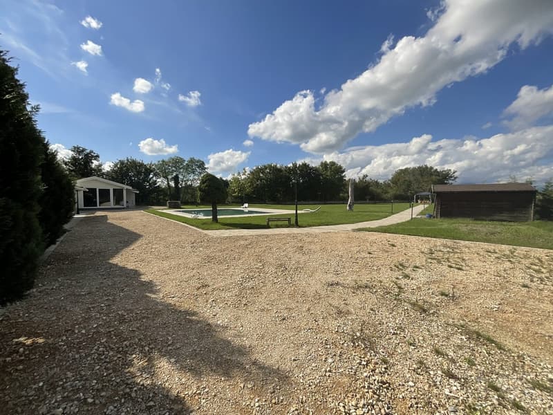 Außergewöhnliche Villa mit Gästehaus, Wellnessbereich und großem Park (3)
