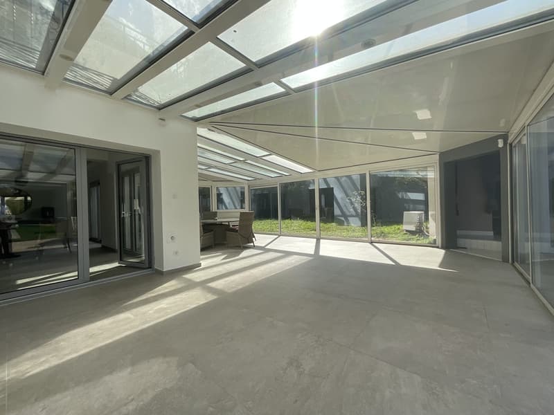 Außergewöhnliche Villa mit Gästehaus, Wellnessbereich und großem Park (10)