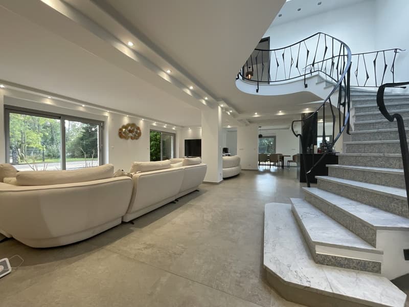 Außergewöhnliche Villa mit Gästehaus, Wellnessbereich und großem Park (14)