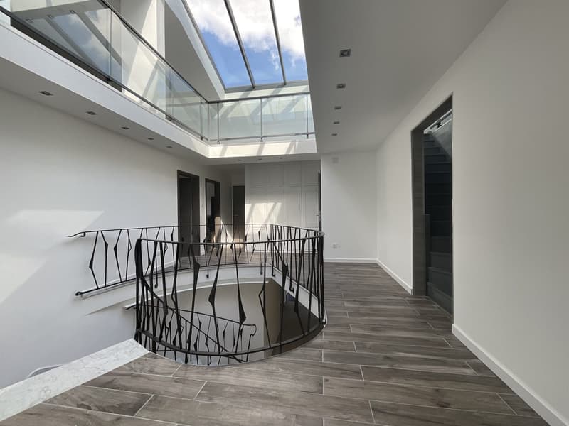 Außergewöhnliche Villa mit Gästehaus, Wellnessbereich und großem Park (17)