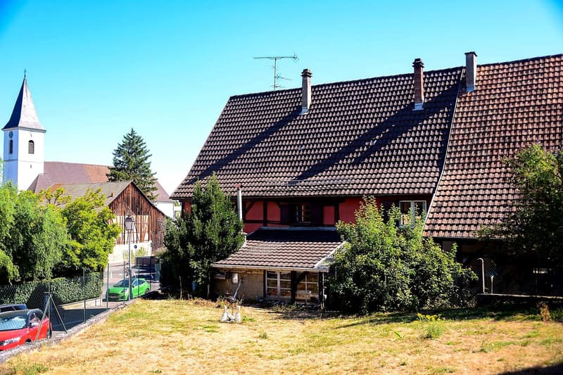 Authentic Alsatian House with Outbuildings and 1,261 m² Plot in the Heart of Hégenheim (16)