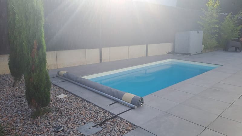 Beautiful Single-Story House with Pool (4)