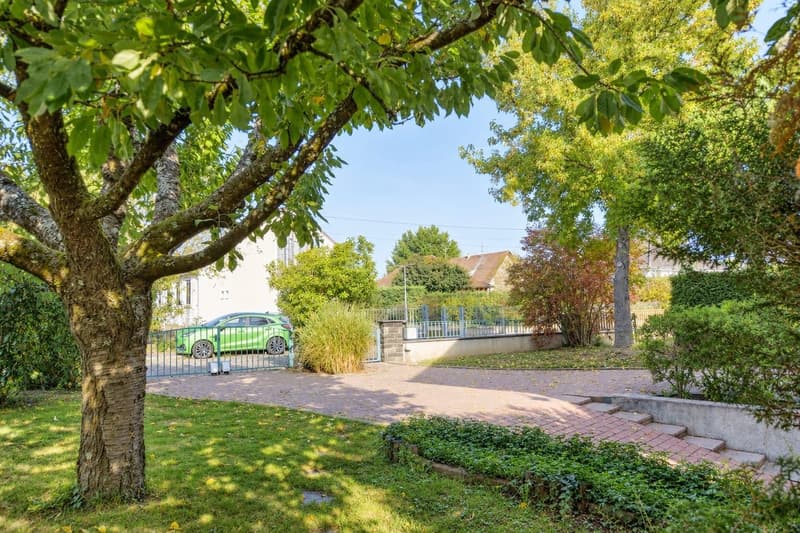 Spacious 5-Bedroom Family Home, 165 m², Full Basement and 3-Car Garage in Sausheim (2)
