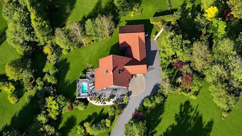 Contemporary 160 m² chalet on 1.56 hectares of land with equestrian facilities (4)