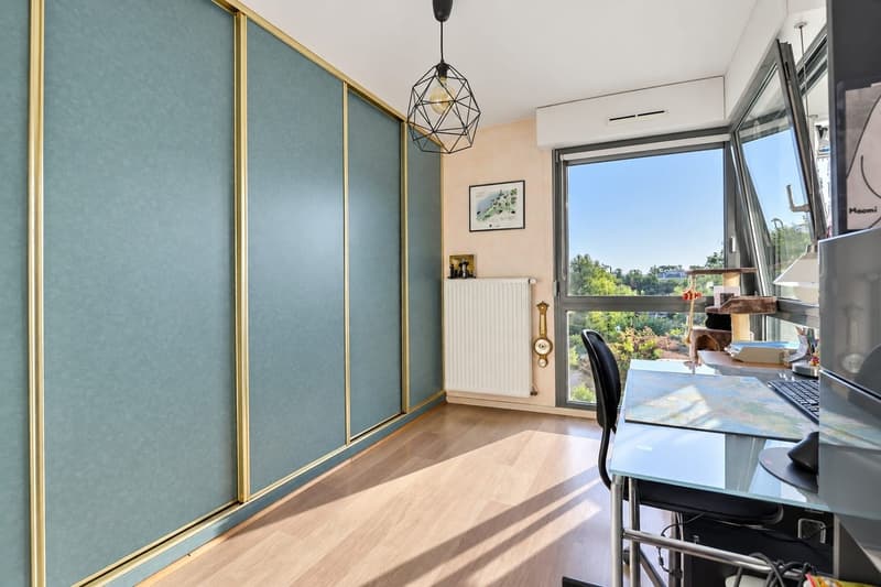 Huningue – Elegant 2-Bedroom Apartment with 2 Terraces, Park Views & 2 Garages (10)