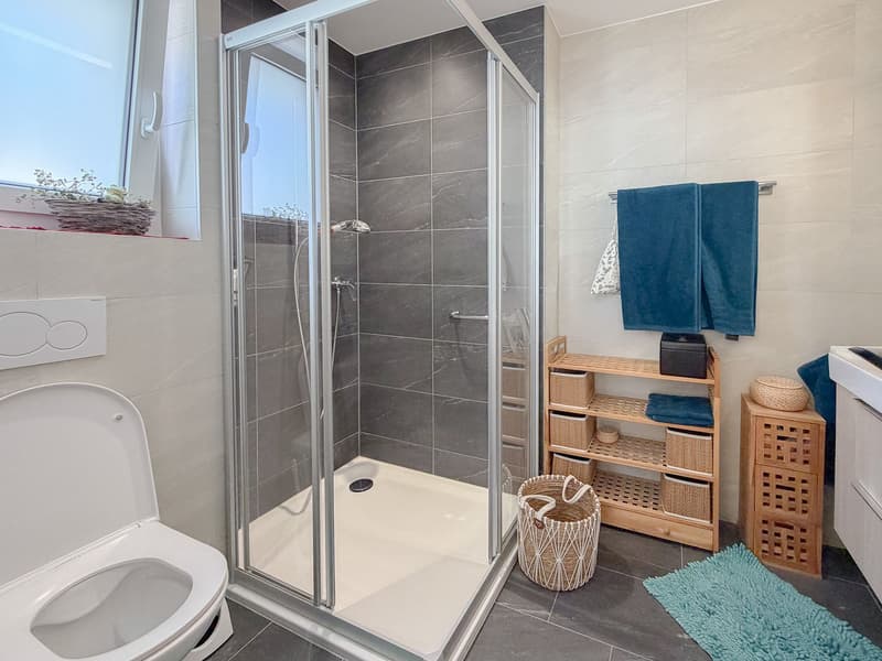 Salle de douche de la suite parentale au rez supérieur